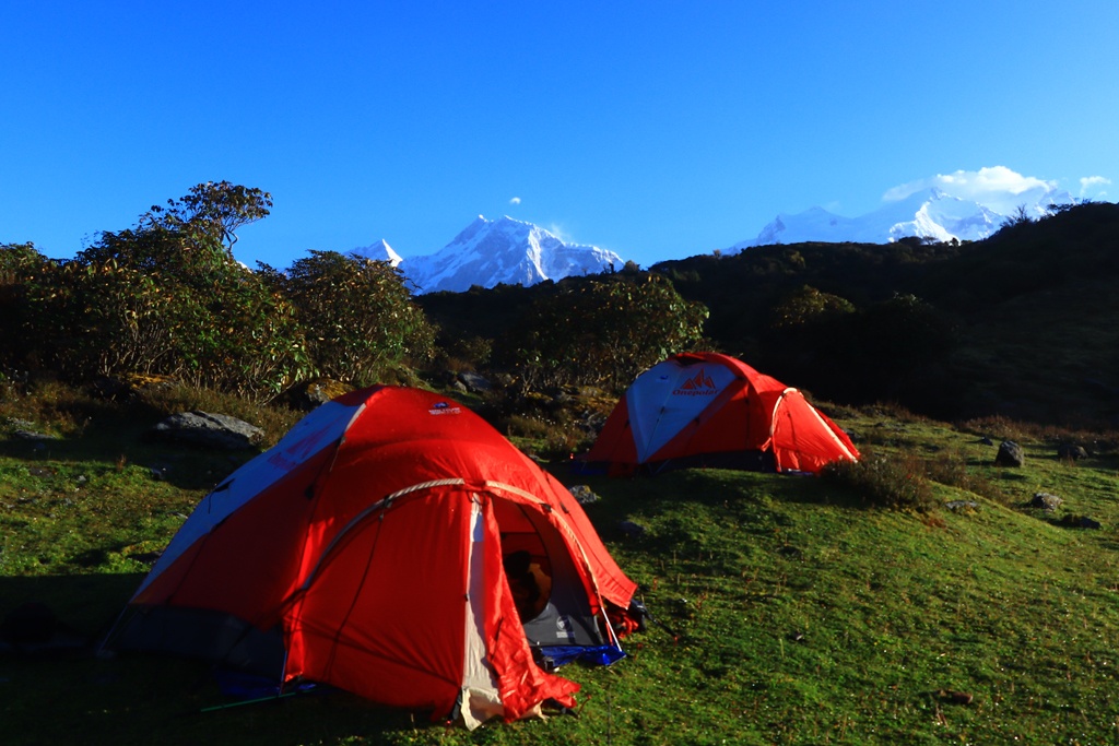 camping_trekking_in_Nepal.jpg